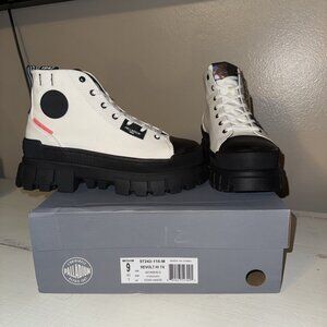 Palladium Women's Revolt Hi TX White black  Size 9 Platform Boots 96907- 116-M